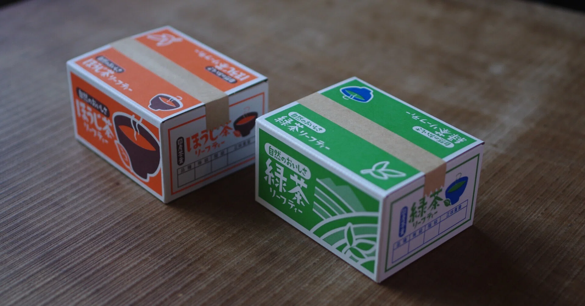 A small tea box that fits in the palm of your hand.｜お茶を片手に