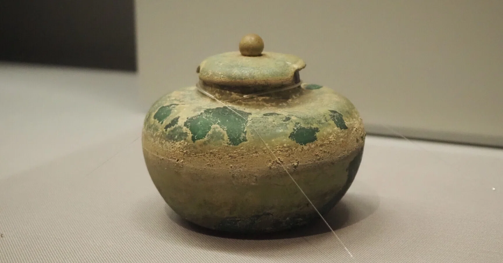 トーハクで展示されている国宝《瑠璃骨壺》の由来を探ってみました
