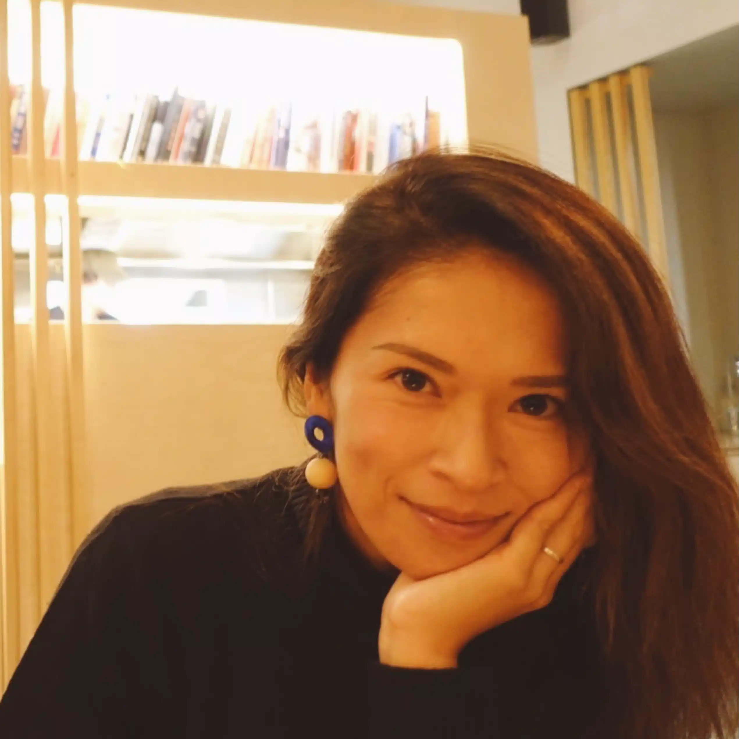 マリー 早苗  |  Art Curator + Essayist