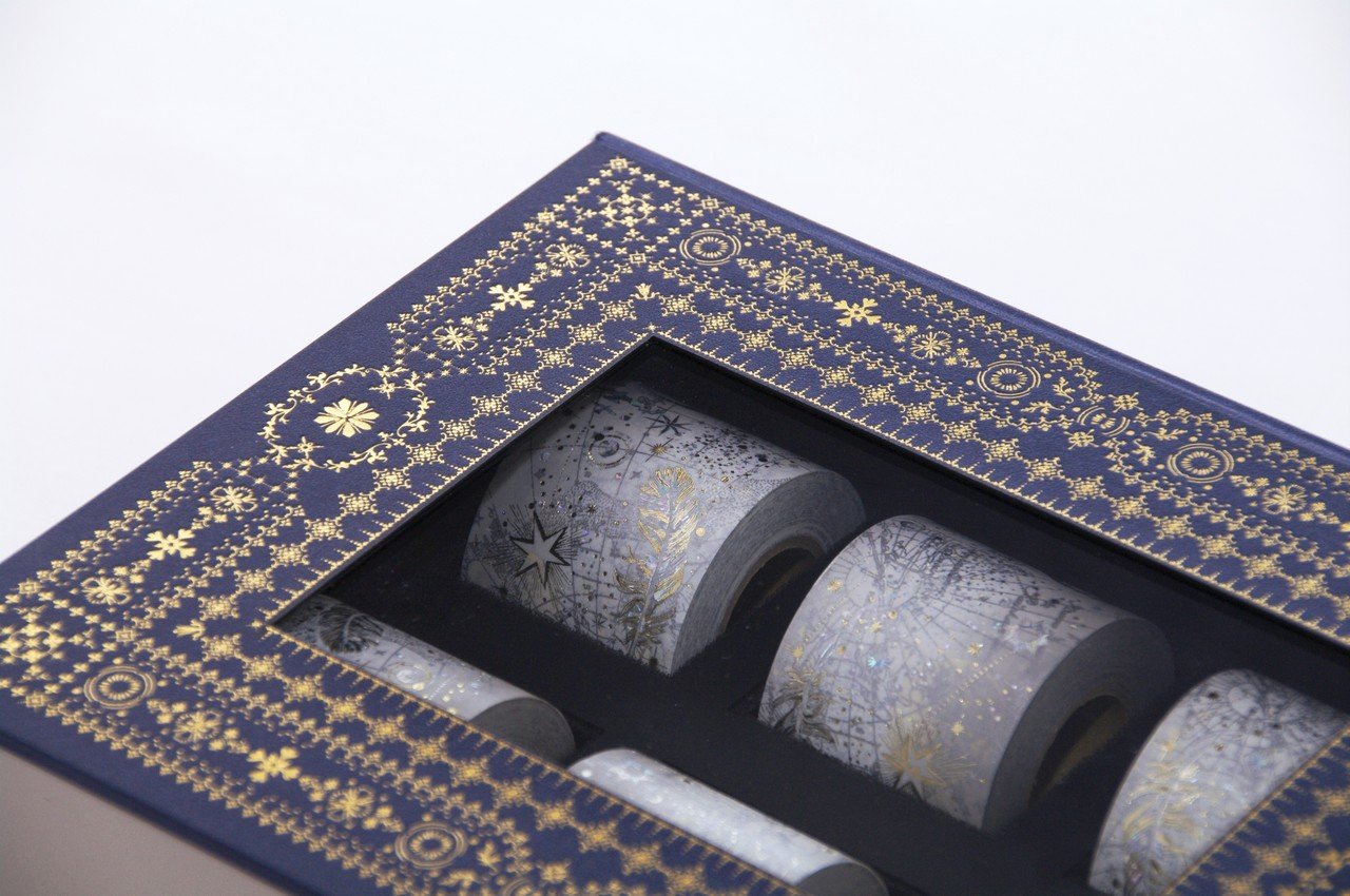 ななめに立ち上がるコレクションケース」｜コスモテック