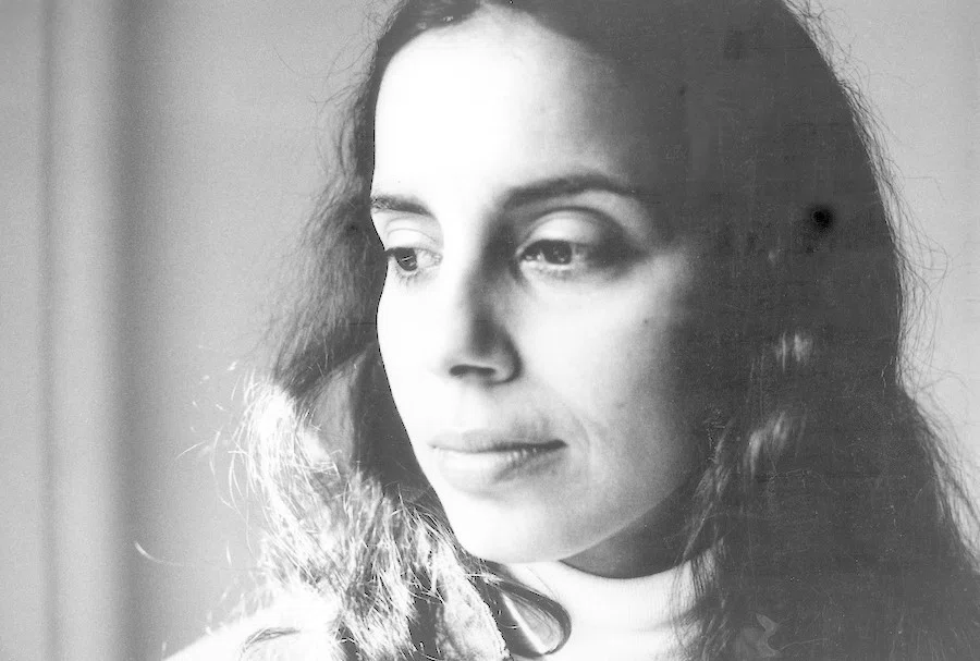 女性アナ・メンディエタ-その最期は厳格なる死というパフォーマンスか
