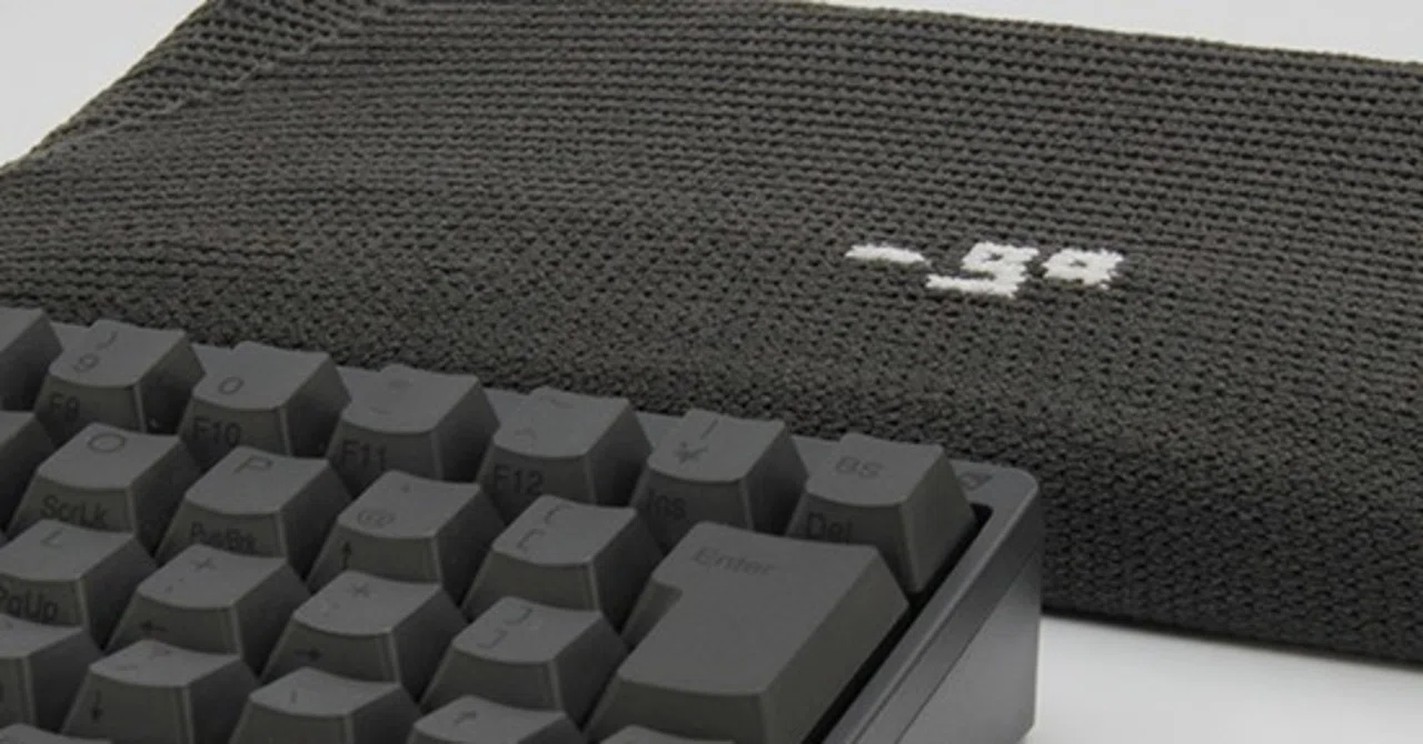 HHKBユーザーにおすすめの、持ち運びに便利な最軽量ソフトカバー｜AssistOn