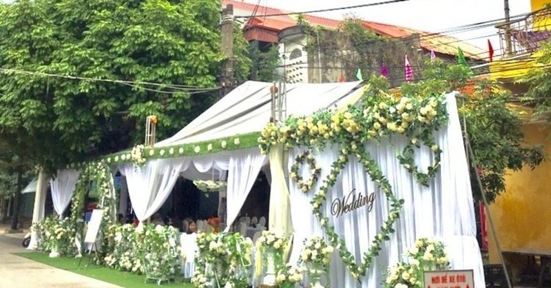 ベトナム暮らし 道端が当たり前 笑いあり涙なし の賑やか結婚式 紡 Note