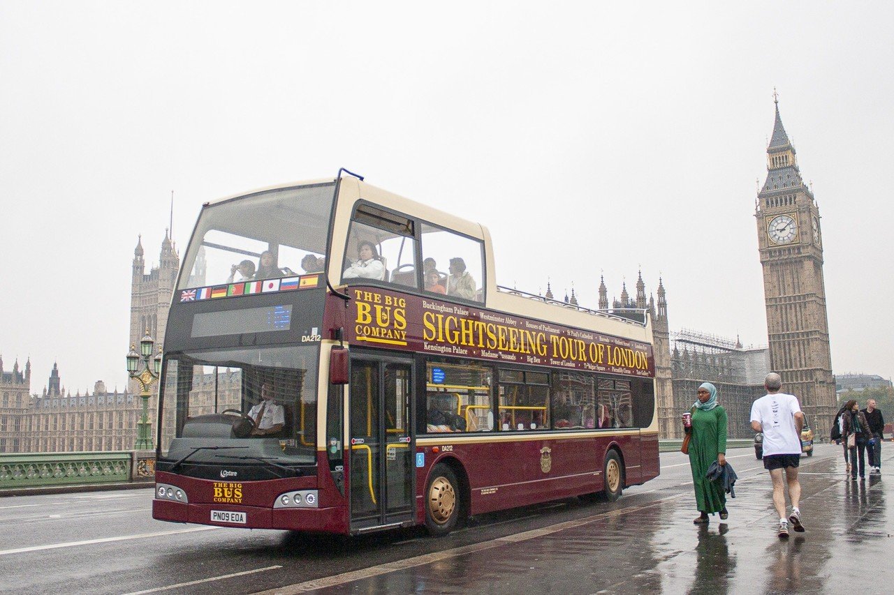 ルートマスター　2階建てバス　ダブルデッカー　ロンドン　ブリキ 🚌✨ [4K超映像] 2025年新型ロンドン2階建てバス完全ガイド