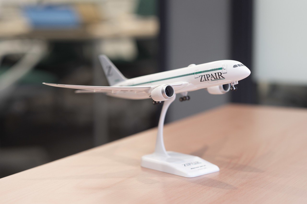 JIN AIR BOEING 737-800 模型 Amazon.com: Phoenix for Japan Airlines for Boeing 737-800