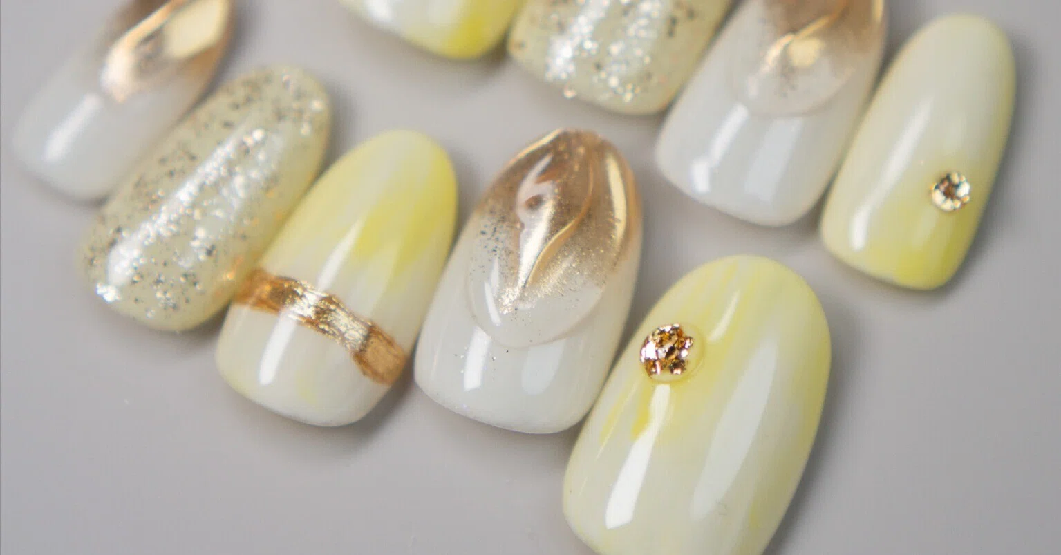 Behind the Scenes #2 | Simple yet festive bridal nail tips for a