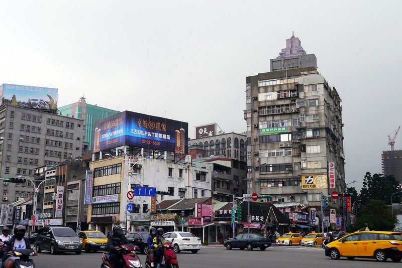 宇宙を漂ったアノ盆栽が台北に グランドレベルにスーパーハイカルチャーと地元住民の暮らしが混在する町 富錦街 大西正紀 Groundlevel 喫茶ランドリー Note 宇宙を漂ったアノ盆栽が台北に グランドレベルにスーパーハイカルチャーと地元住民の暮らしが混在する町 富錦街 大西正紀 Groundlevel 喫茶ランドリー Note