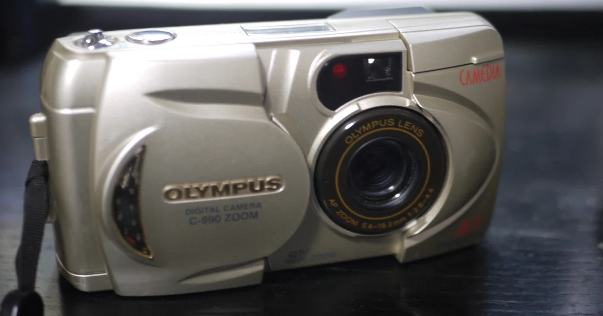 オールドコンデジ図鑑【#31】 OLYMPUS CAMEDIA C-990ZOOM｜2000年の名
