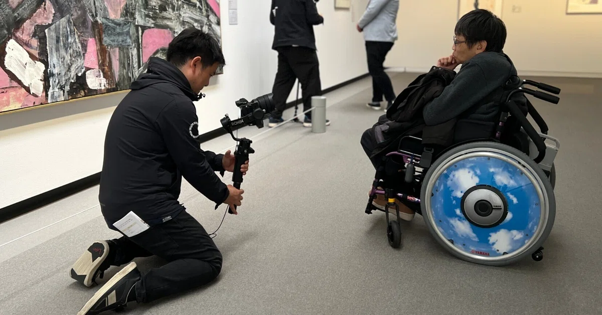 Production Intro 07_ Creating an art museum introduction video featuring people with ...