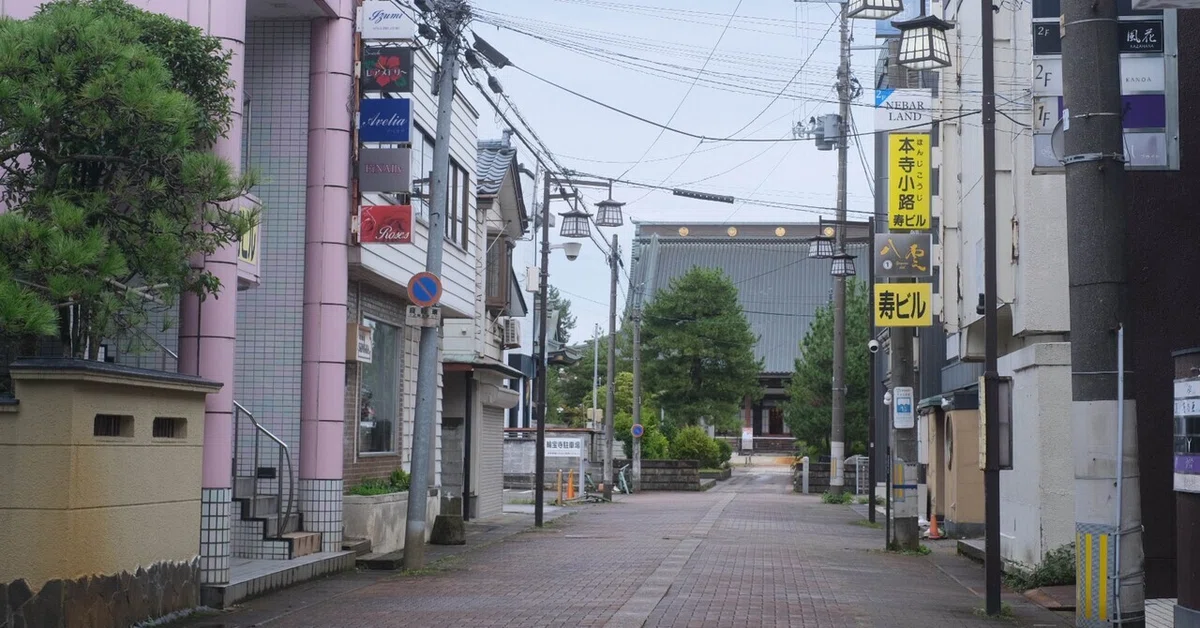 Sanjo City, Niigata Prefecture | Why is there a bar district here ...