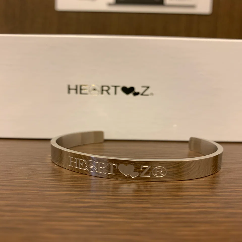HEARTZメタリックバングル ハーツ＆ハーツクリニック社より先月から選手サポートして頂ける事