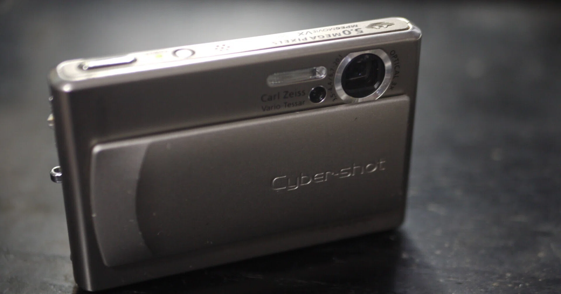 【動作確認済み】 SONY ソニー DSC-T1 コンデジ デジタルカメラ オールドコンデジ図鑑【#35】SONY Cyber-shot DSC-T1｜薄さに驚く