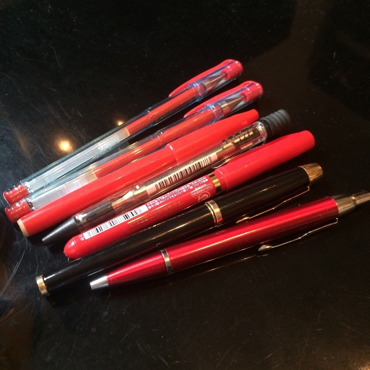 編集部の質問コーナー】赤いペンを、たくさん持っている｜灯台もと暮らし｜note