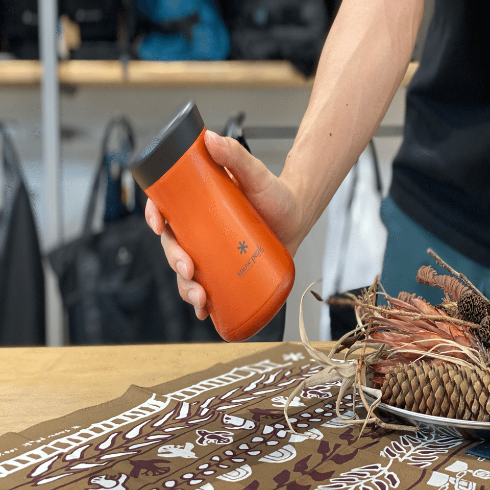 専用スノーピーク　ステンレス真空ボトル　タイプT 350 ブラック　オレンジ 手にフィットする？この夏、持ち歩きたい「ステンレス真空ボトルタイプ