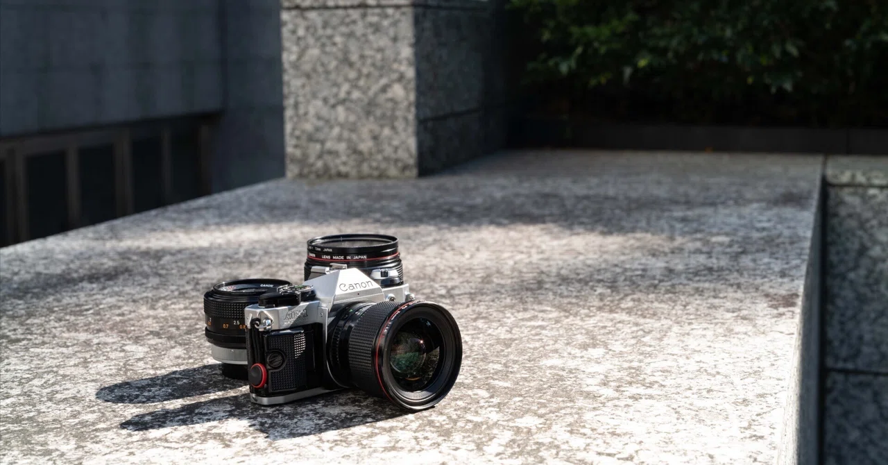Canon AE-1 PROGRAM フィルムカメラを「誰でも使えるもの」にした一台