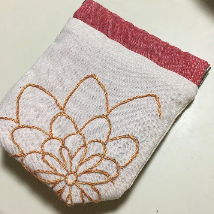 レベル0からの刺しゅうー刺繍小物を作ろうーバネ口ポーチの作り方 簡単 Atelier Hanami Note