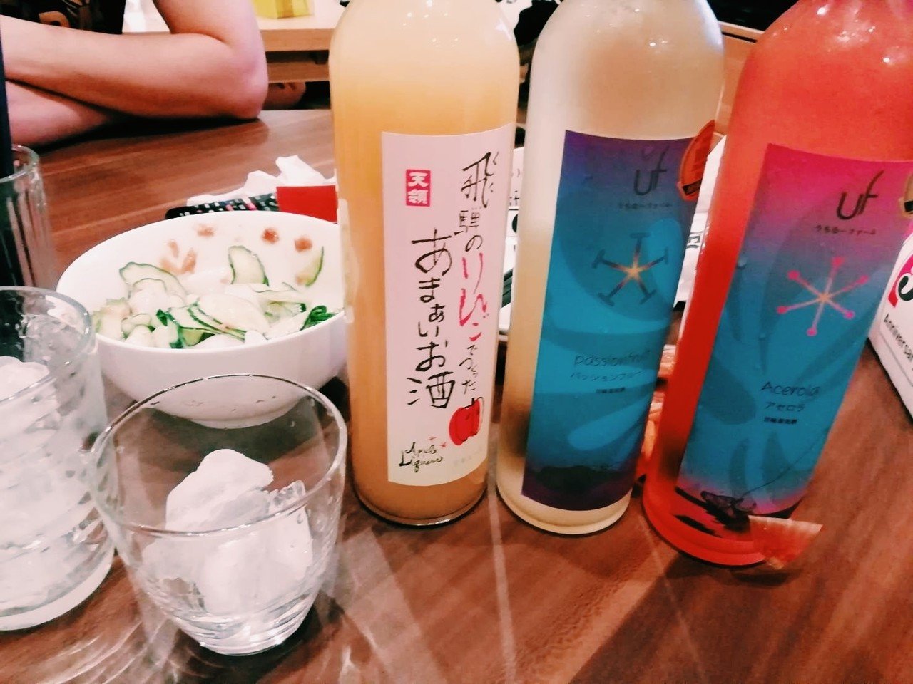 シェアハウスのリビングで飲み会 仕事で頭を使いすぎていっぱいいっぱいなので 何も考えずに喋って飲む時間は大事 こにたん キャリア迷子の日々成長中 It企業ol Note