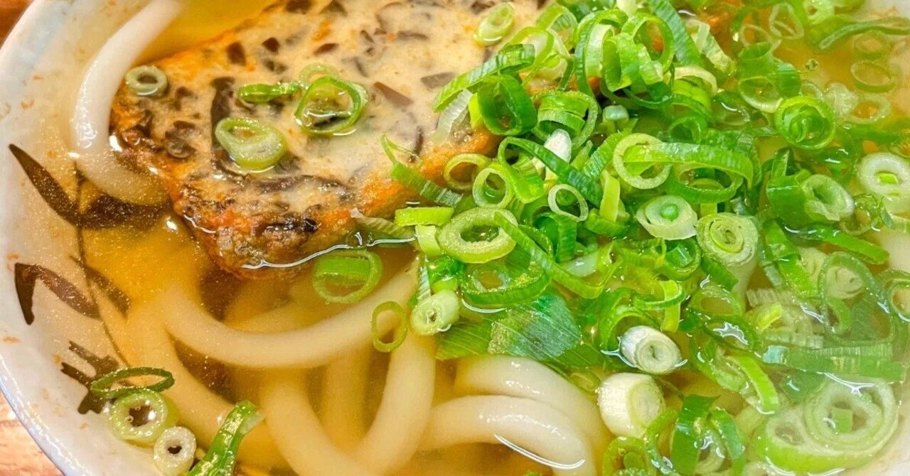 福岡うどんは、優しいほど沼る。「長浜うどん」のキクラゲ天うどん