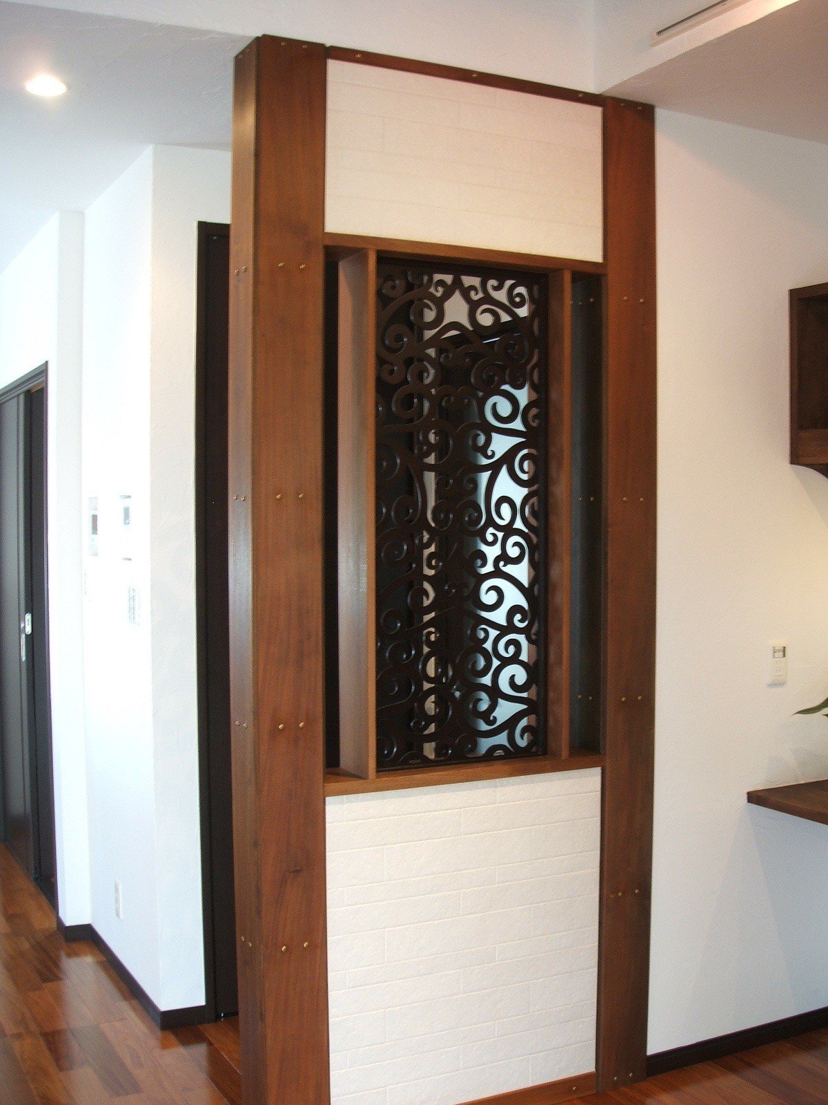 天然木の模様を柱カバーにすると 塚田木材株式会社 Note