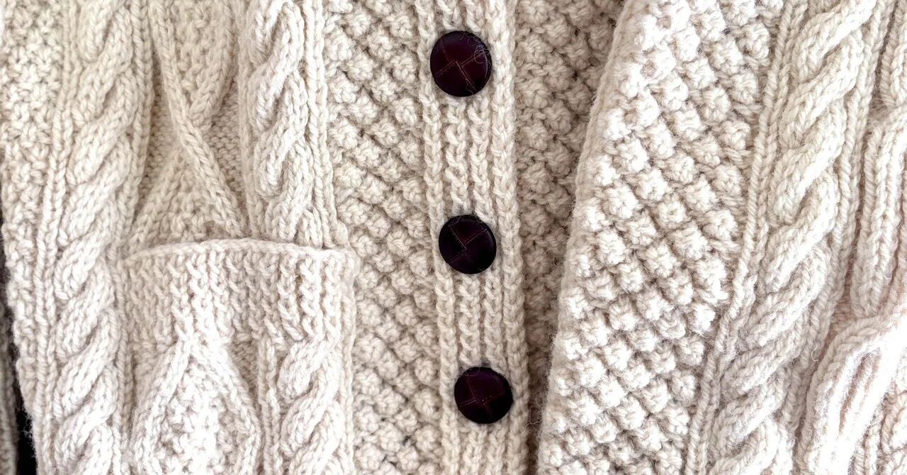 Inisfree 3: Reading the Letter (Stitches) of Aran Knit.｜Calme & Prière ...
