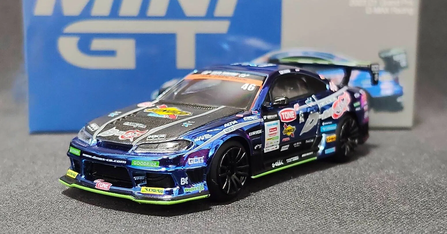 MINI GT 1/64 Nissan Silvia (S15) D-MAX #46 D-MAX Racing 2023 D1