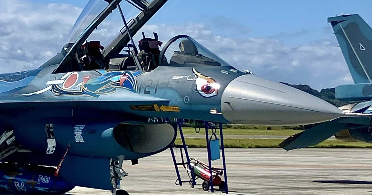 ホビーマスター　F-2B 第21飛行隊 松島基地帰還記念塗装機 松島基地航空祭に第21飛行隊のF-2B記念塗装機｜航空ファン編集部
