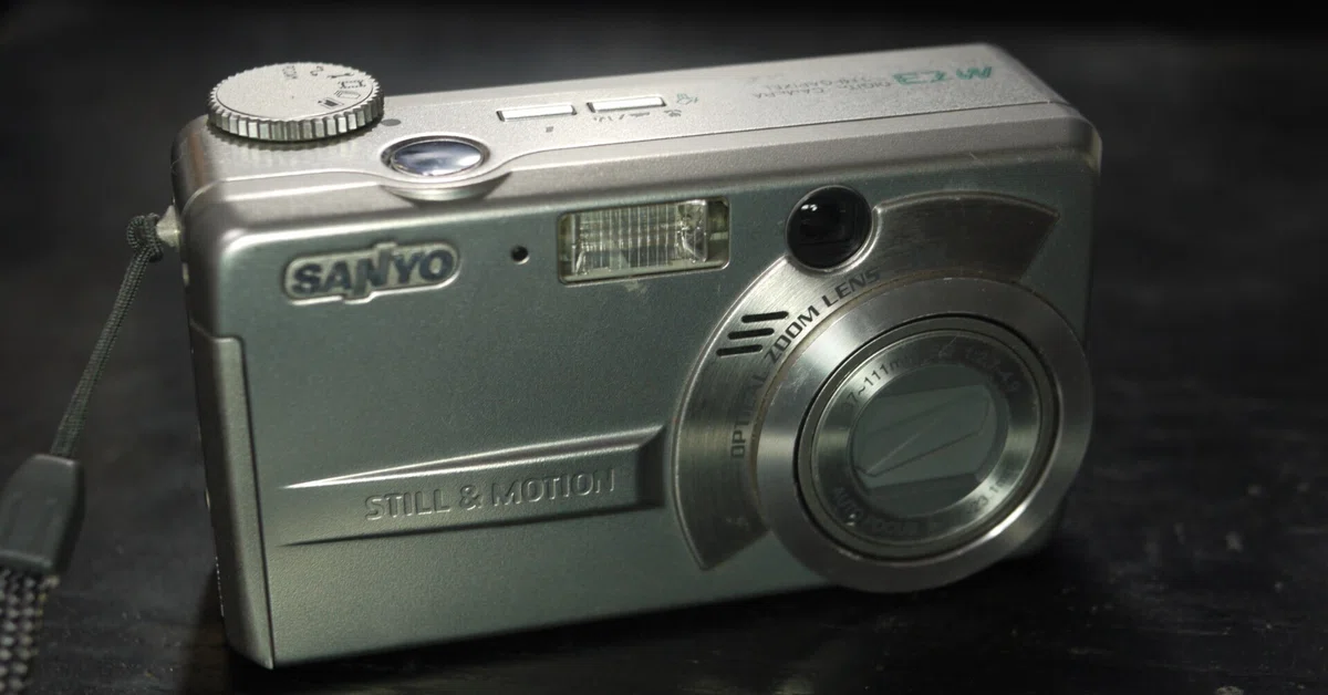 Old Compact Digital Camera Catalog [#40] SANYO DSC-MZ3: A SANYO ...
