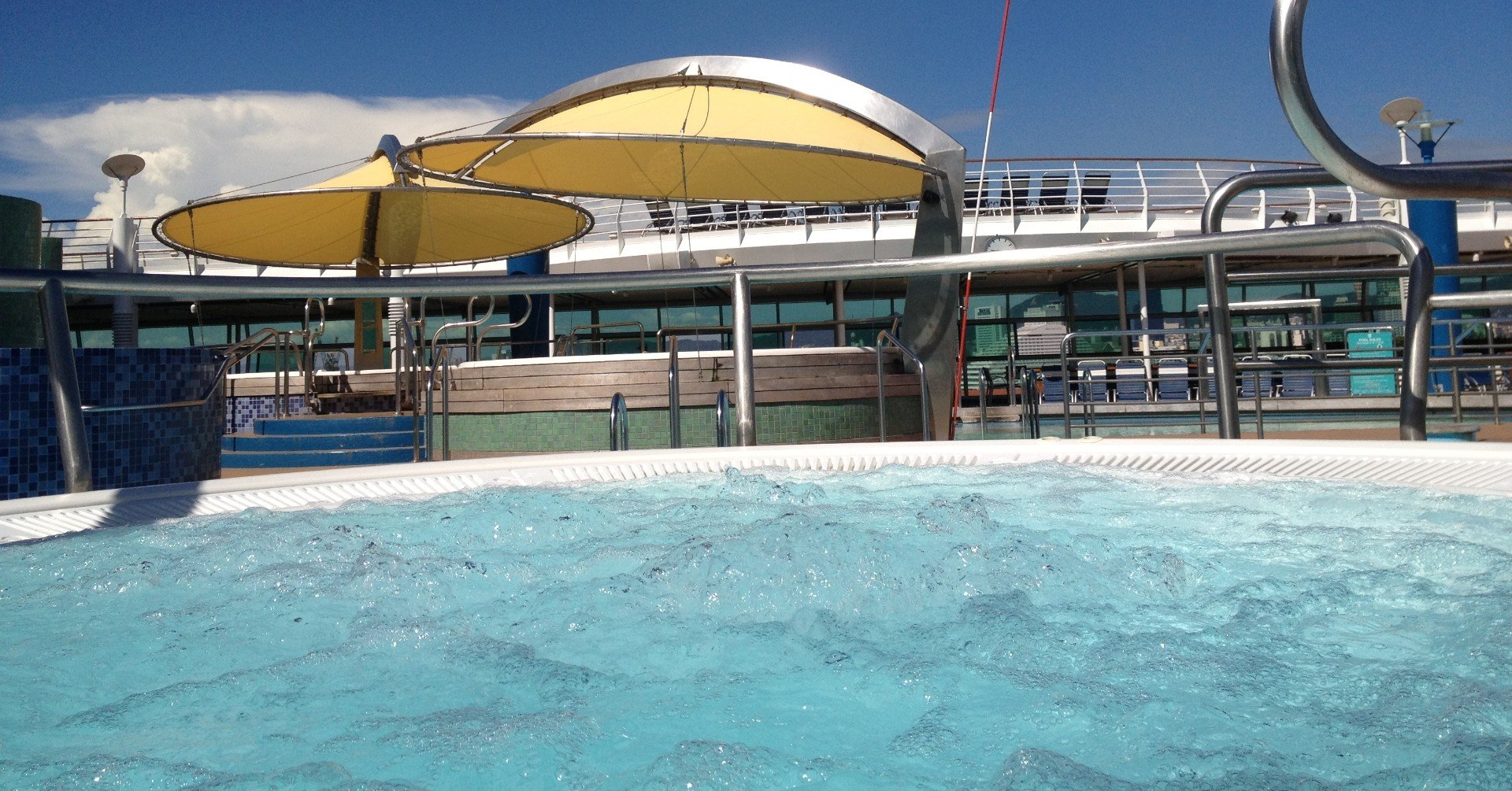 鎌倉には市営プールがある Capt Mayonnaise 35 19 10n 139 33 04e Note