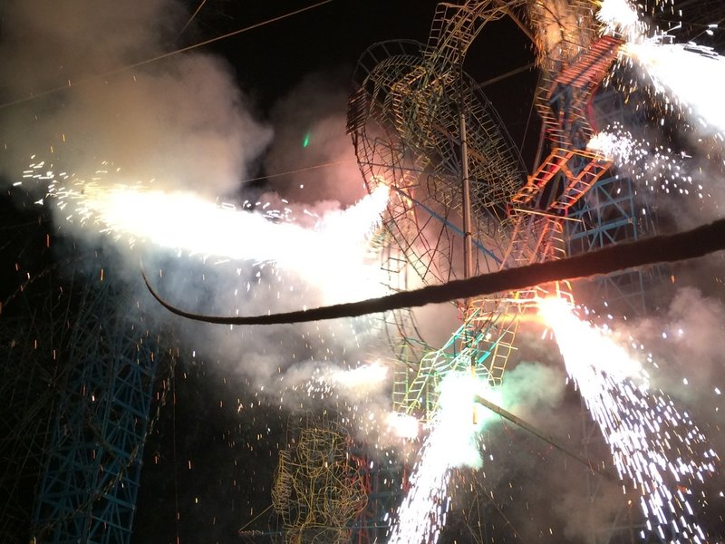 城 と呼ばれる 仕掛け花火 メキシコ ココ Note