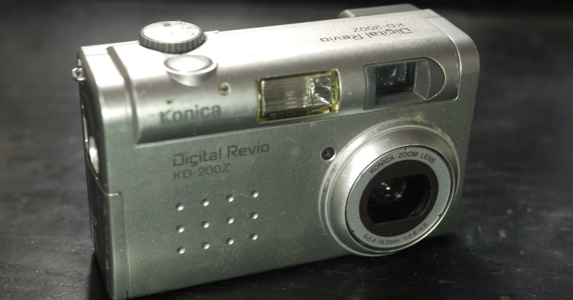 オールドコンデジ図鑑【#44】Konica Digital Revio KD-200Z ― 2001年の