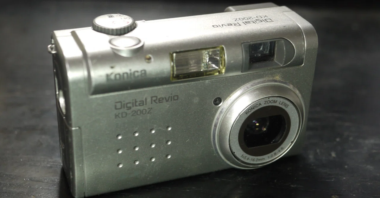 オールドコンデジ図鑑【#44】Konica Digital Revio KD-200Z ― 2001年の