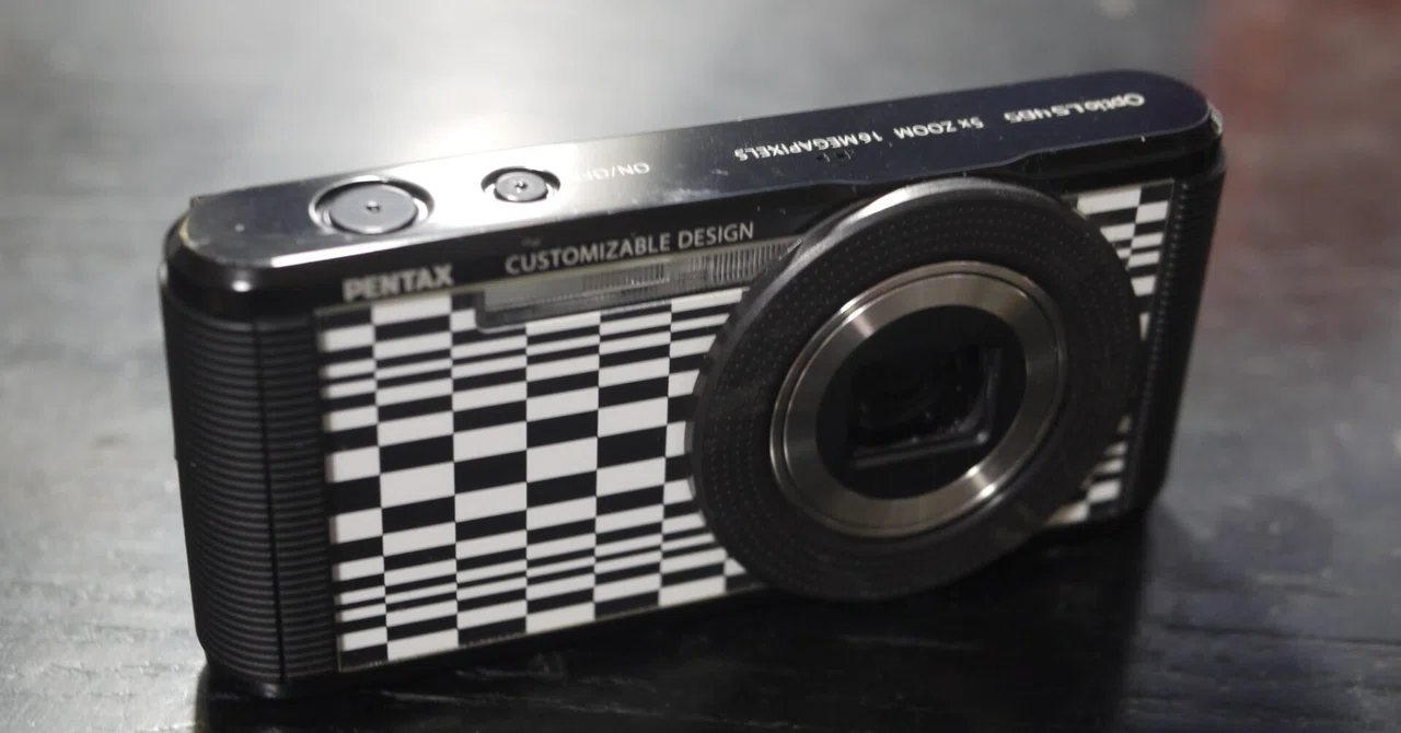 オールドコンデジ図鑑【#52】PENTAX Optio LS465 ― 細長いボディが