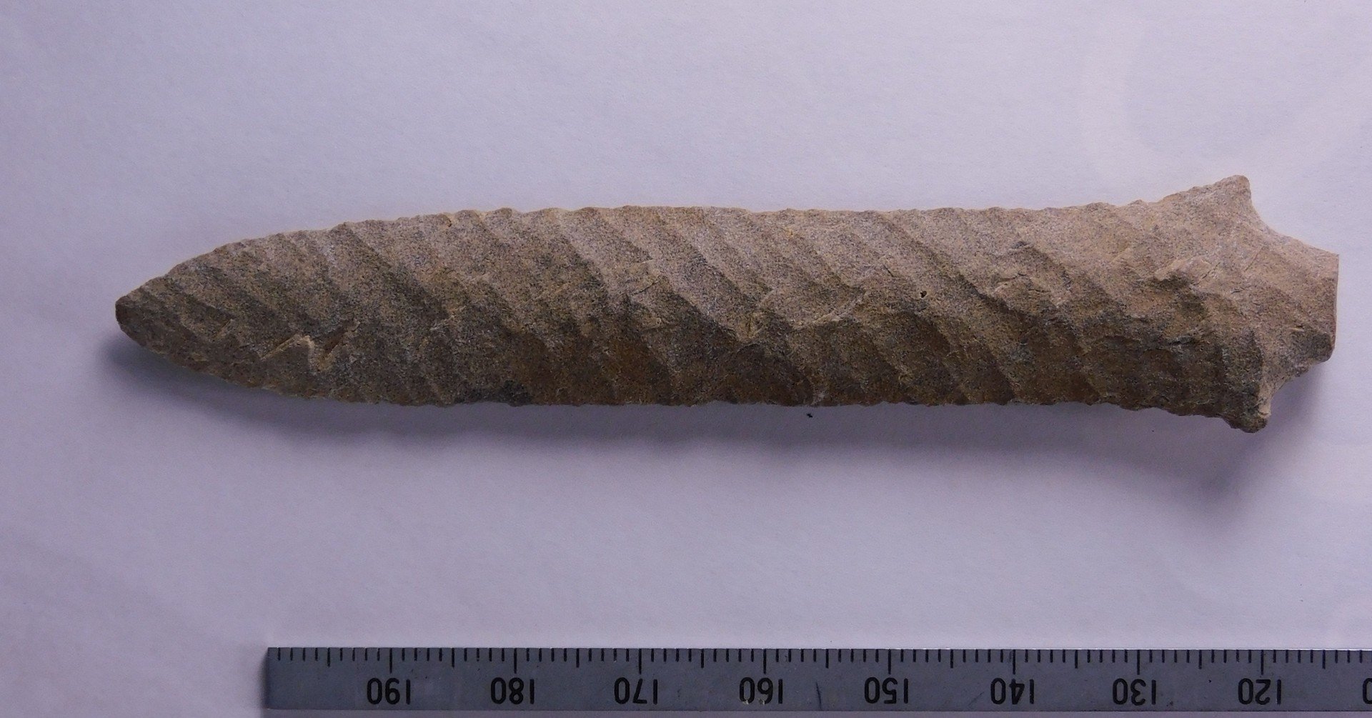 有舌(茎)尖頭器 【旧石器電子辞書】<ゆ>|八ヶ岳旧石器研究 有舌(茎)尖頭器 【旧石器電子辞書】<ゆ>|八ヶ岳旧石器研究