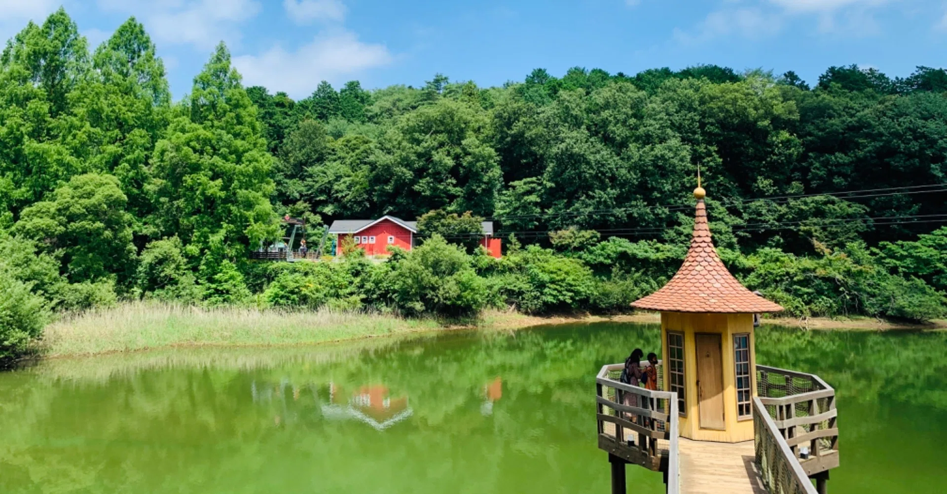 ムーミンたちの水浴び小屋と北欧の風景｜森のリス