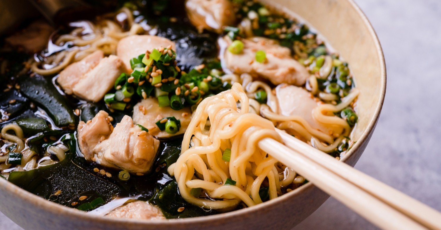 インスタント麺 遂に次元を超える 鶏ねぎわかめラーメン Reizoko Ni Almonde 冷蔵庫にあるもんで Note