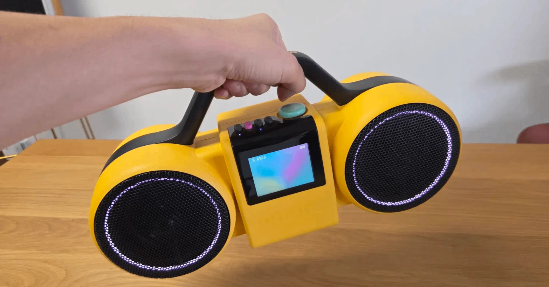PHILIPS】“80年代”感じるレトロデザインなスピーカー、ついにお披露目