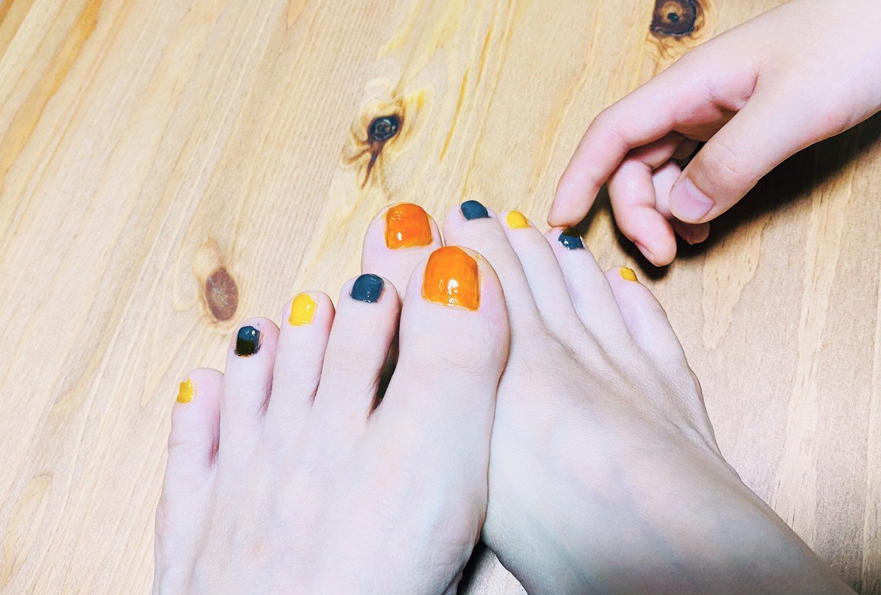 気分転換にセルフネイルしてみた いつ振りだろう 本当に久しぶり お母さん きれいだね 足の爪 可愛いね と 息子が言ってくれたから 色々あったけど今日はいい日 不要なこと ネガティブなこと 小俣 緑 Midori Komata Note