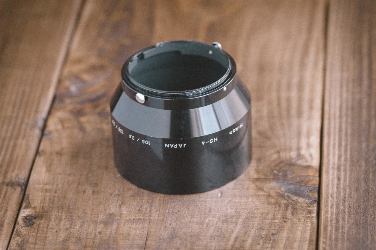 実は相当紛らわしい⁈ Nikonのレンズフードの種類｜Polak