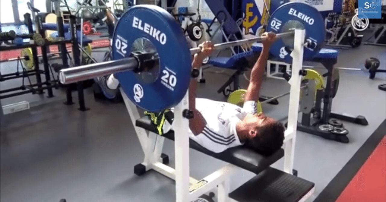 サッカー 選手における筋力とパワーの重要性 跳躍高 R 0 78 10m R 0 94 30m R 0 78 のスプリント および有酸素性持久力が男子プロ サッカー選手の最大筋力と高い相関関係がある 中島 裕之 Hiroyuki Nakajima Note サッカー 選手における筋力とパワーの重要性 跳躍高 R 0 78 10m R 0 94 30m R 0 78 のスプリント および有酸素性持久力が男子プロ サッカー選手の最大筋力と高い相関関係がある 中島 裕之 Hiroyuki Nakajima Note