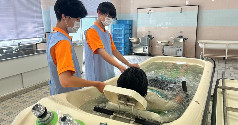 福祉系列２年生　実習の授業を頑張っています⑩