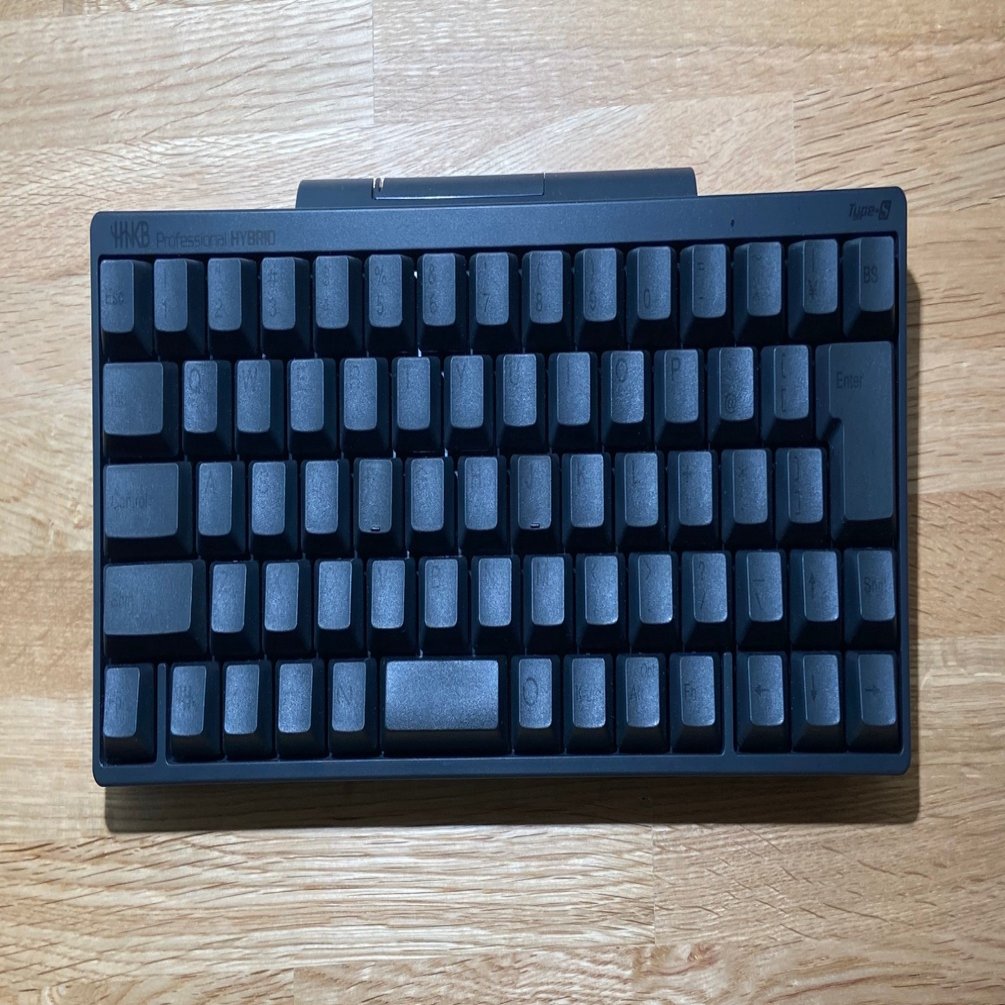 グッドデザインと暮らす。ハッピーハッキングキーボードと木製 