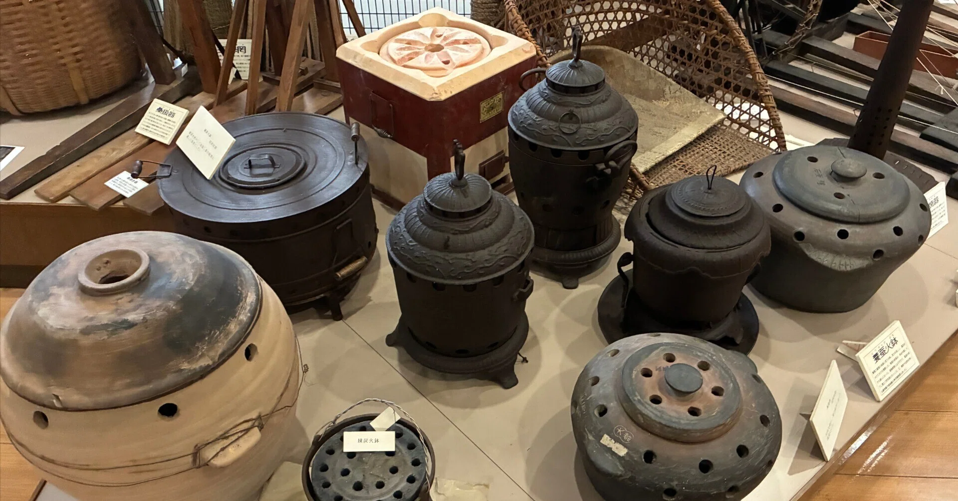 秋に使う養蚕道具｜中央市豊富郷土資料館