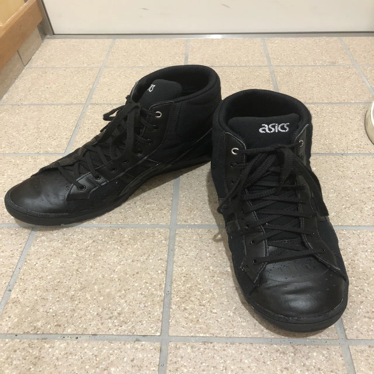 黒い、防水の、かっこいいスニーカー（GEL-PTG GTX）｜Kazuki