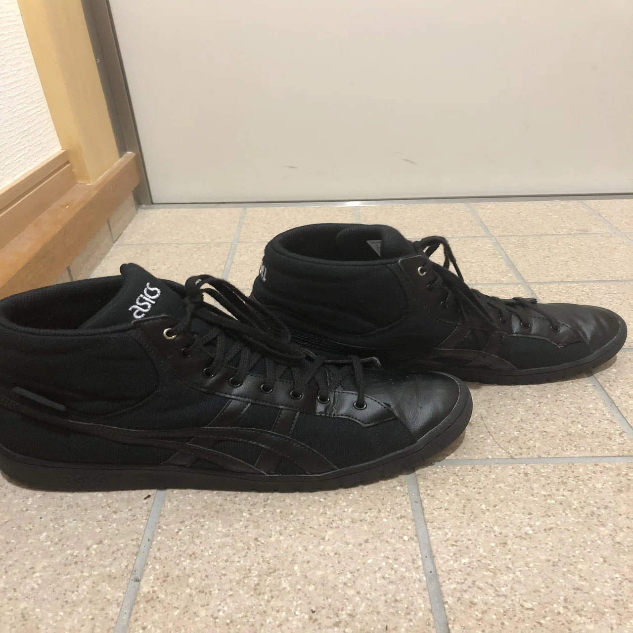 黒い、防水の、かっこいいスニーカー（GEL-PTG GTX）｜Kazuki