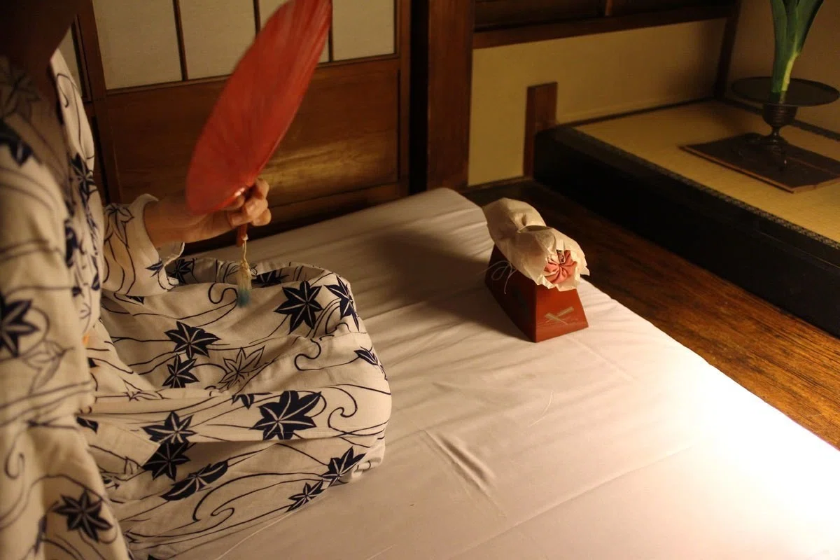 京町家で日本髪暮らし】1日目：錺屋さんで「舞妓さんちのまかないさん