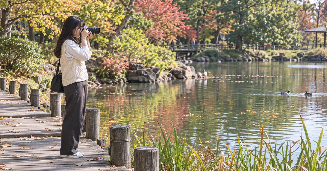 To the park with a silver E-M10 Mark II, wanting to find autumn with ...