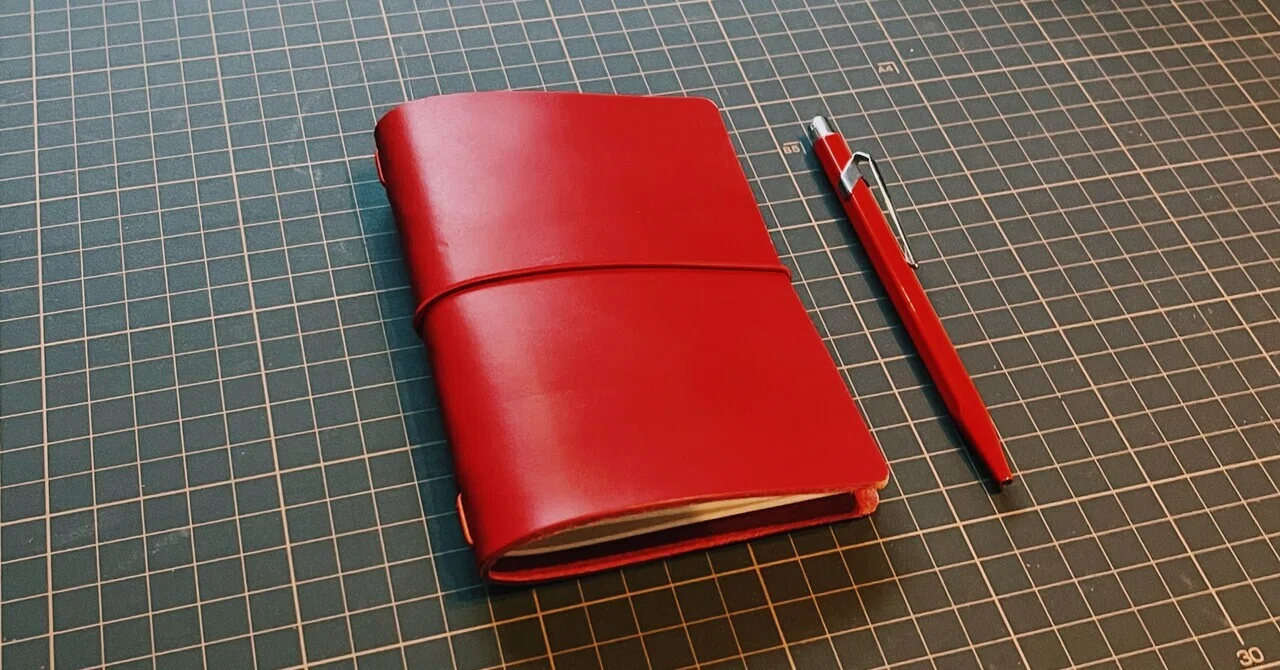 Making a B7 notebook cover from A5-sized leather｜IINA
