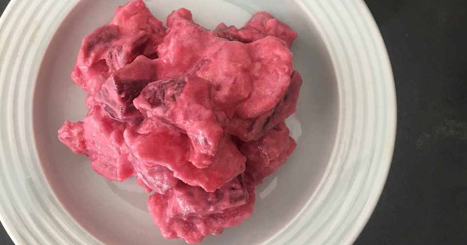 ピンク ピンク ビーツのサラダといちご色の日本酒 いこまゆきこ 料理家 食まわりのあれこれ Note