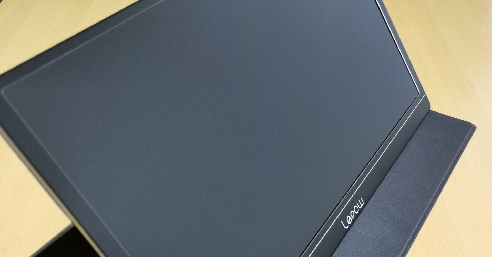 ポータブルモニター、ディスプレイ レビュー Lepow 15.6インチ｜会社の