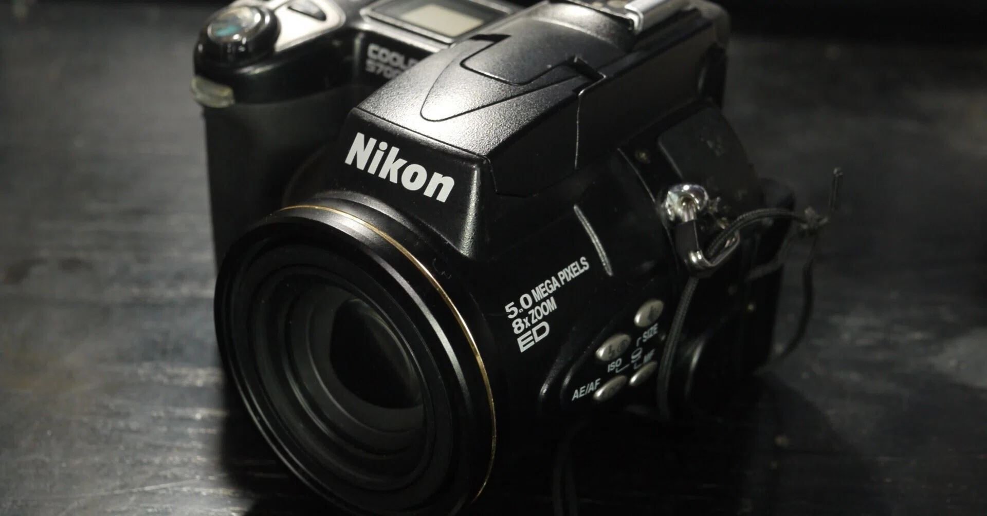 オールドコンデジ図鑑【#51】Nikon COOLPIX 5700｜光学8倍ズームを搭載